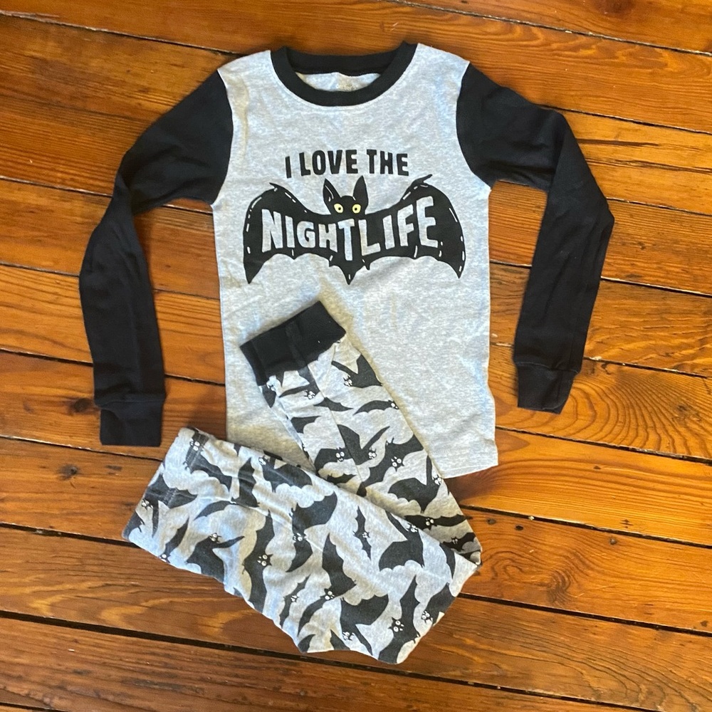 🧩3/$20 Carters Pajamas Bat Halloween Pjs Size 6 Months